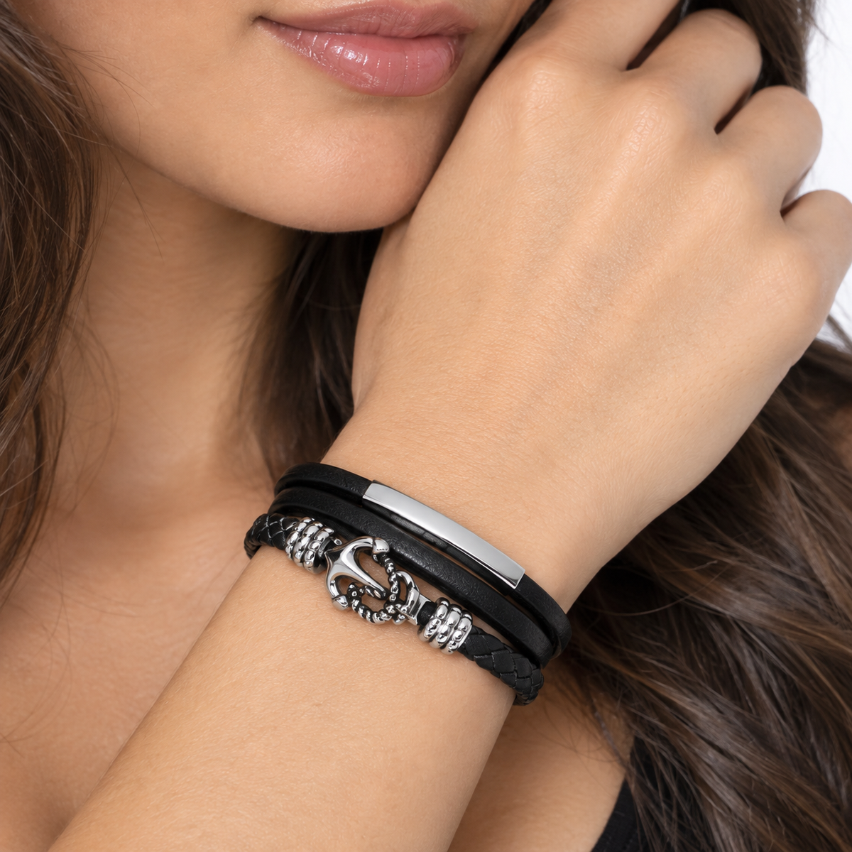Leather and stainless steel bracelet
