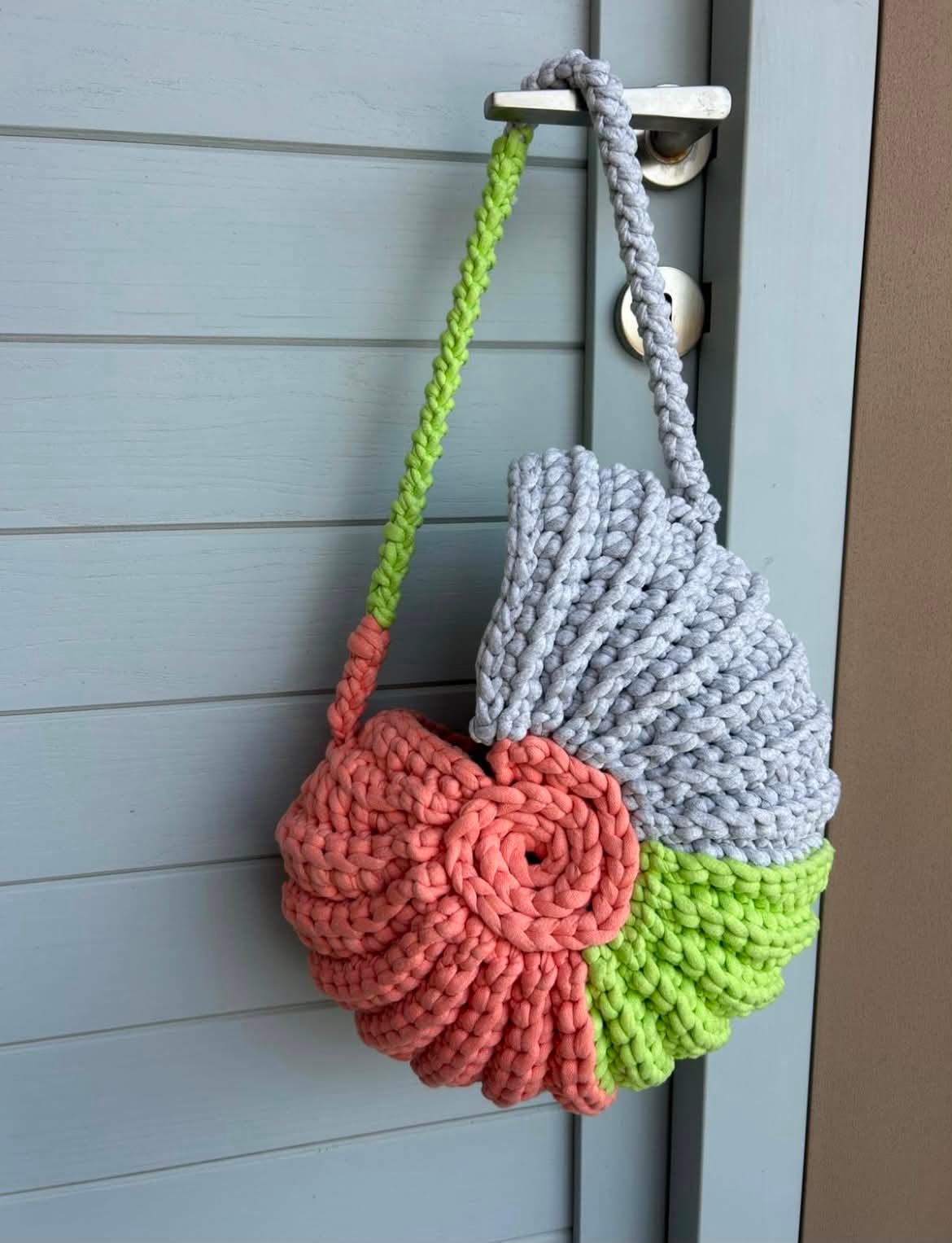 Tri-Colour Shell Shaped Crochet Bag