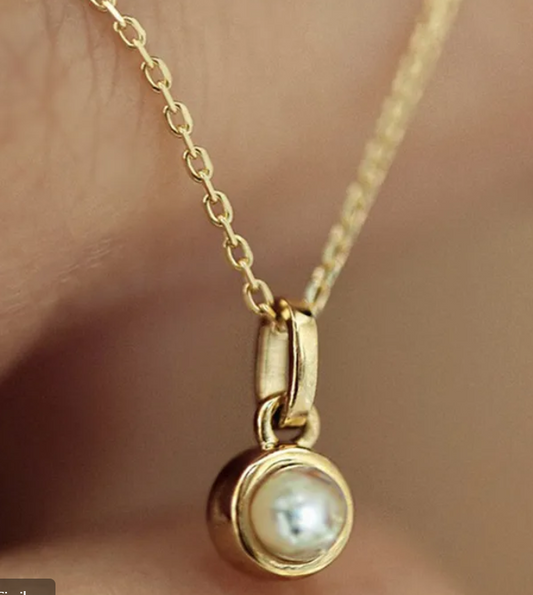 Gold Faux Pearl Pendant Necklace